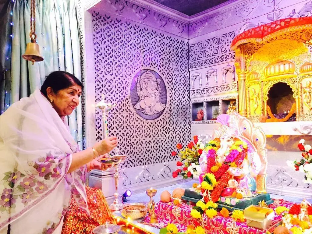 lata mangeshkar prabhu Kunj Simple Living